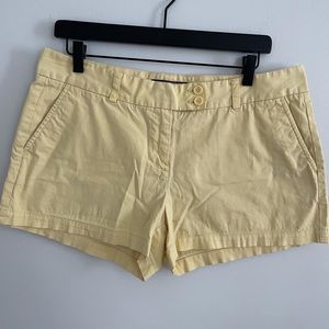 Light yellow vineyard vines boat shorts